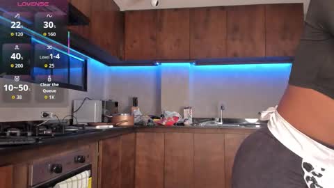 Snapshot of alisoon_moon chatting on 10-17-25, 11:07 Alison Moon  online show from 10-17-25, 11:07