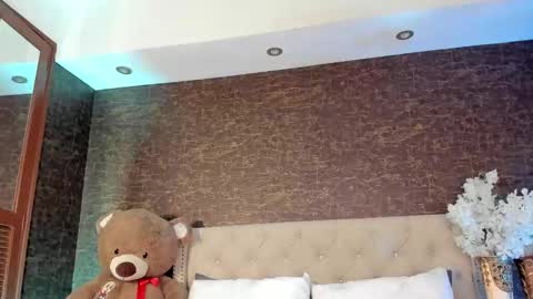 Snapshot of alisoon_moon chatting on 10-21-25, 11:16 Alison Moon  online show from 10-21-25, 11:16