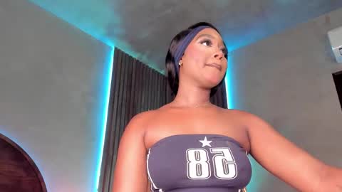 Snapshot of alisoon_moon chatting on 10-28-25, 11:29 Alison Moon  online show from 10-28-25, 11:29