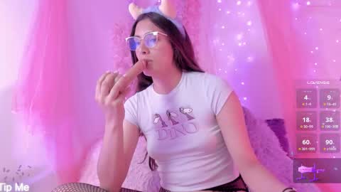 Snapshot of alissa_cute1 chatting on 09-15-25, 02:55 Mia online show from 09-15-25, 02:55