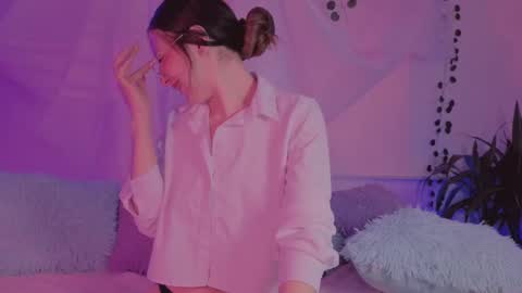 Snapshot of alissa_cute1 chatting on 09-15-25, 10:10 Mia online show from 09-15-25, 10:10