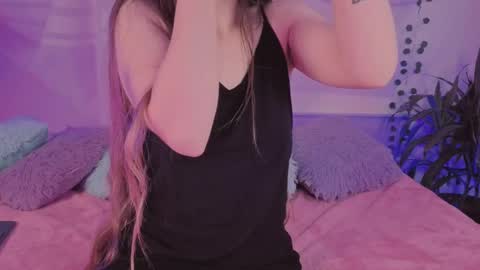 Snapshot of alissa_cute1 chatting on 09-18-25, 09:28 Mia online show from 09-18-25, 09:28