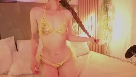 Snapshot of alissa_cute1 chatting on 10-11-25, 02:48 Mia online show from 10-11-25, 02:48