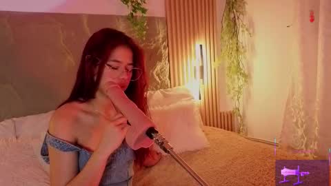 Snapshot of alissa_cute1 chatting on 10-13-25, 02:33 Mia online show from 10-13-25, 02:33