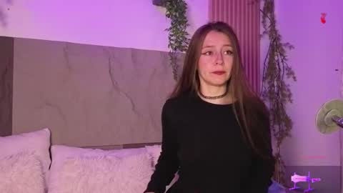 Snapshot of alissa_cute1 chatting on 12-14-25, 03:50 Mia online show from 12-14-25, 03:50