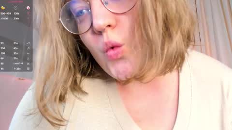 Snapshot of alissa_styles chatting on 11-16-25, 12:44 Alissa online show from 11-16-25, 12:44