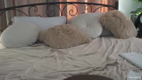 Alissa online show from 02-09-25, 01:14