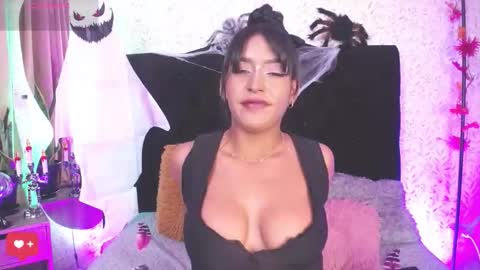 Snapshot of alisse_laurent chatting on 10-25-25, 04:09 alisse online show from 10-25-25, 04:09