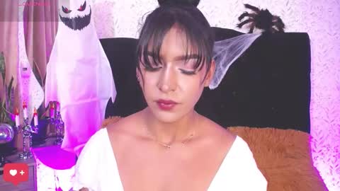 Snapshot of alisse_laurent chatting on 10-27-25, 04:05 alisse online show from 10-27-25, 04:05