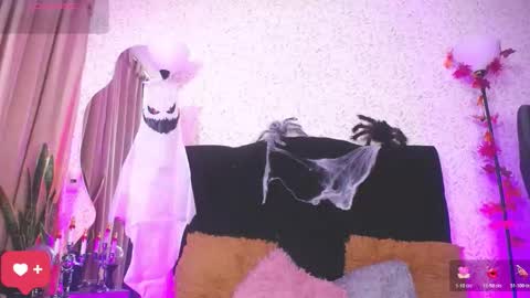 Snapshot of alisse_laurent chatting on 10-29-25, 03:42 alisse online show from 10-29-25, 03:42