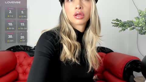 Alisson Domit  online show from 12-31-24, 01:52