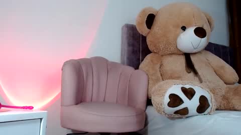 Snapshot of alissonkisses chatting on 01-08-25, 01:53 alisson online show from 01-08-25, 01:53