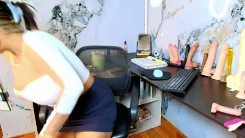 Alix online show from 04-11-26, 07:45