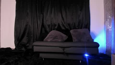 Snapshot of aliz_01 chatting on 04-11-26, 01:10 Aliz online show from 04-11-26, 01:10