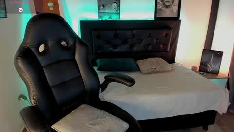 Alizee online show from 01-29-25, 10:53