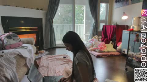 Alize Zaide online show from 02-01-25, 10:55