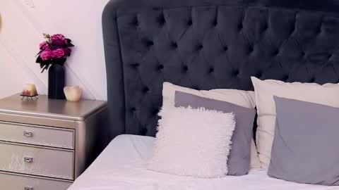 Snapshot of aliznichols chatting on 12-19-24, 10:34 Aliz online show from 12-19-24, 10:34