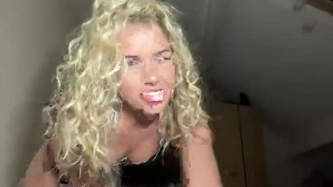 Snapshot of allanarey151 chatting on 12-14-25, 06:12 Allana online show from 12-14-25, 06:12