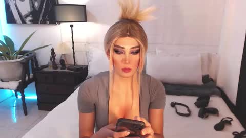 Miss Gia online show from 12-15-24, 12:38