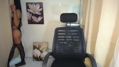 Snapshot of allday_mistress chatting on 02-26-25, 04:24 trina online show from 02-26-25, 04:24