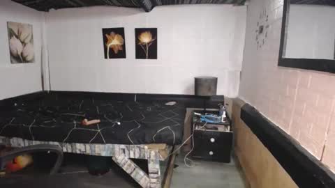 Snapshot of allday_mistress chatting on 09-12-25, 05:46 trina online show from 09-12-25, 05:46