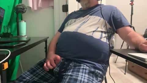 Allergictolove online show from 09-14-25, 05:01