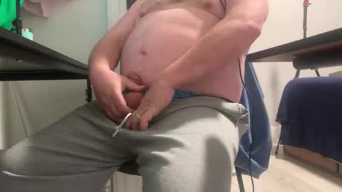 Allergictolove online show from 04-23-26, 02:41