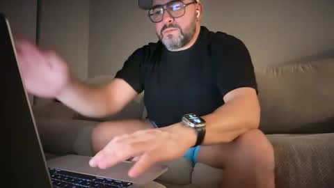 Snapshot of allessandro699 chatting on 11-08-25, 01:28 Allessandro online show from 11-08-25, 01:28