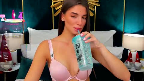 Lexi online show from 12-14-25, 06:41