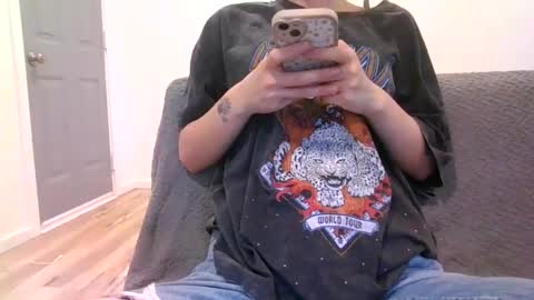 alliebearx online show from 02-10-25, 08:42