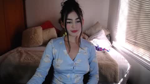 Snapshot of allierose_ chatting on 12-03-24, 04:06 Allie online show from 12-03-24, 04:06