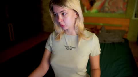 Snapshot of allison_cuty chatting on 10-23-25, 08:40 Allison online show from 10-23-25, 08:40