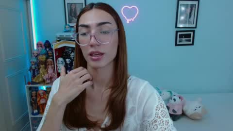 Snapshot of allisonblossom chatting on 02-05-25, 06:02 online show from 02-05-25, 06:02