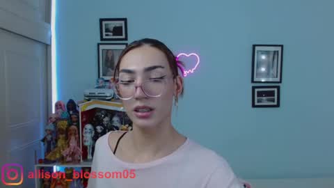 Snapshot of allisonblossom chatting on 02-22-25, 01:44 online show from 02-22-25, 01:44