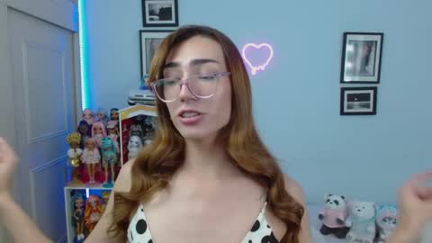 Snapshot of allisonblossom chatting on 03-05-25, 03:51 online show from 03-05-25, 03:51