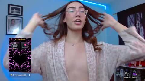 Snapshot of allisonblossom chatting on 10-01-25, 06:47 online show from 10-01-25, 06:47