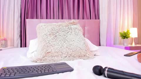 Snapshot of allisonn_bell chatting on 12-28-24, 10:34 Allison online show from 12-28-24, 10:34