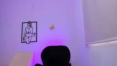 Snapshot of allisonn_bell chatting on 09-11-25, 08:42 Allison online show from 09-11-25, 08:42