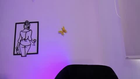 Snapshot of allisonn_bell chatting on 10-08-25, 08:28 Allison online show from 10-08-25, 08:28