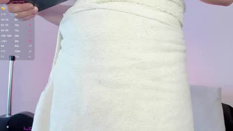 Snapshot of allisonroberts_ chatting on 11-14-25, 12:04 Alli online show from 11-14-25, 12:04