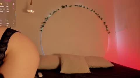 Snapshot of allisonroberts_ chatting on 11-21-25, 11:09 Alli online show from 11-21-25, 11:09