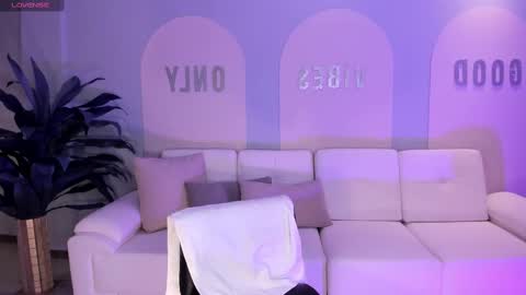 Allison Rogers online show from 03-02-25, 05:14