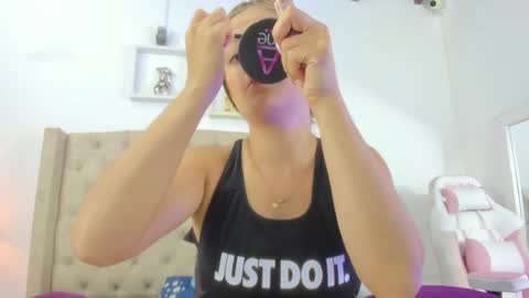 Snapshot of allisson_m chatting on 01-17-25, 12:10 allisson online show from 01-17-25, 12:10