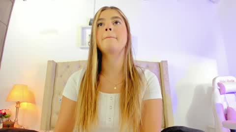 Snapshot of allisson_m chatting on 02-02-25, 12:02 allisson online show from 02-02-25, 12:02