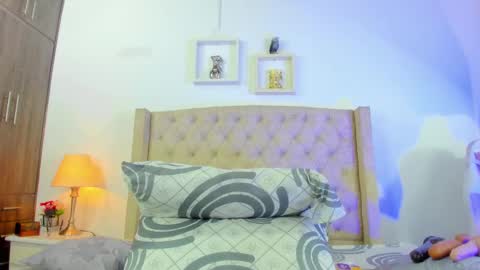 Snapshot of allisson_m chatting on 02-15-25, 12:01 allisson online show from 02-15-25, 12:01