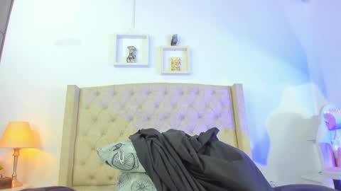 Snapshot of allisson_m chatting on 02-18-25, 12:06 allisson online show from 02-18-25, 12:06