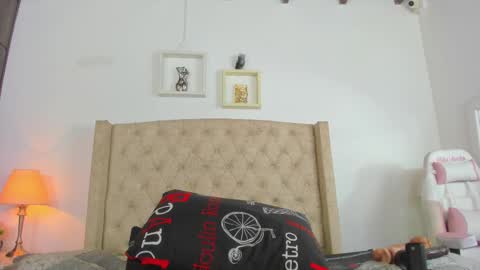 Snapshot of allisson_m chatting on 02-26-25, 12:03 allisson online show from 02-26-25, 12:03