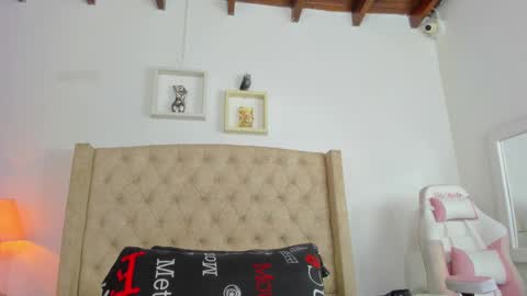 Snapshot of allisson_m chatting on 03-01-25, 12:01 allisson online show from 03-01-25, 12:01