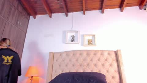 Snapshot of allisson_m chatting on 10-02-25, 12:01 allisson online show from 10-02-25, 12:01