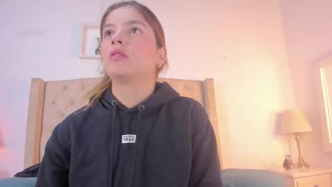 Snapshot of allisson_m chatting on 10-15-25, 12:16 allisson online show from 10-15-25, 12:16